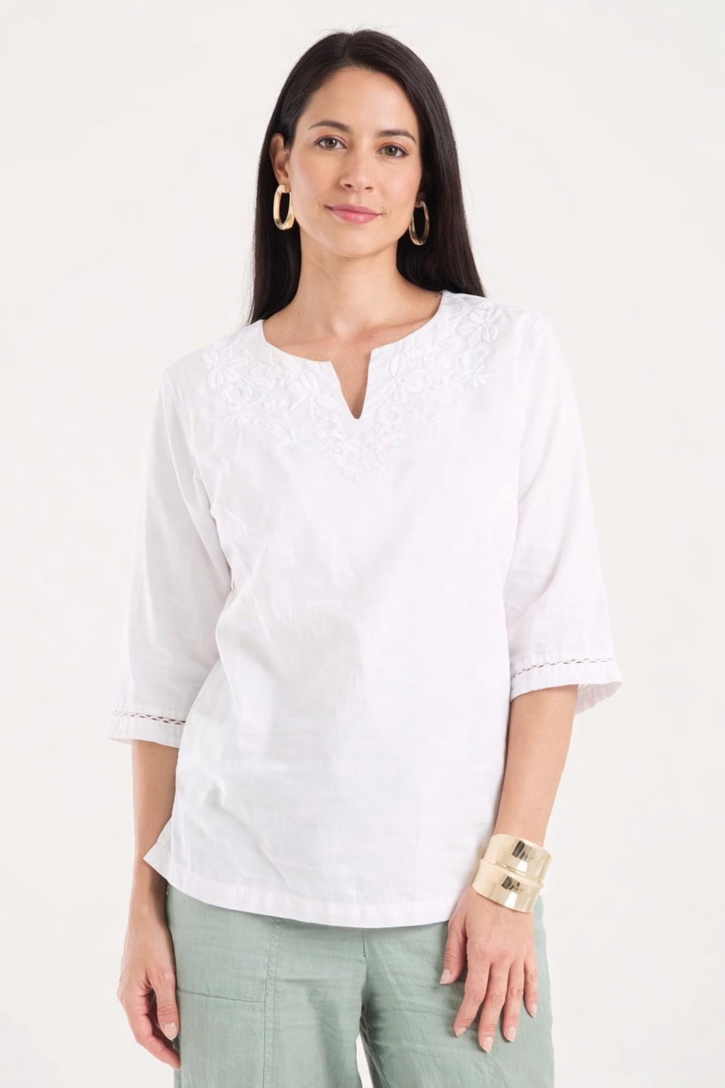 Blusa Blanca Bordada de Lino – Elegancia Natural